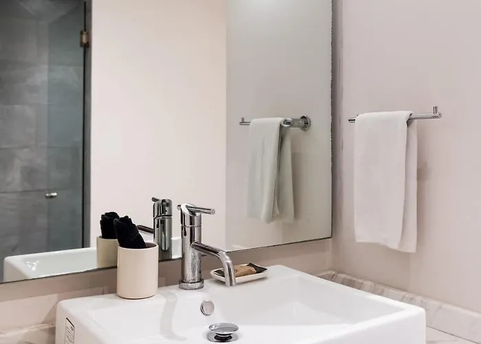 Large With Working Space 100m From 5th Ave *
